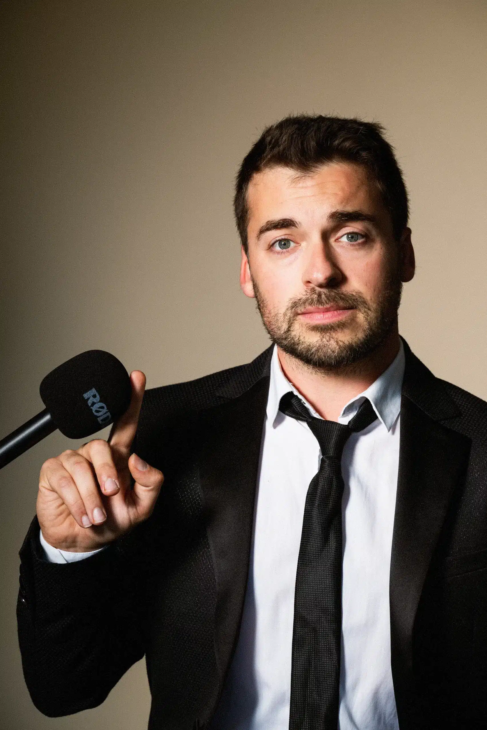 portrait-corporate-homme-micro-le-mans